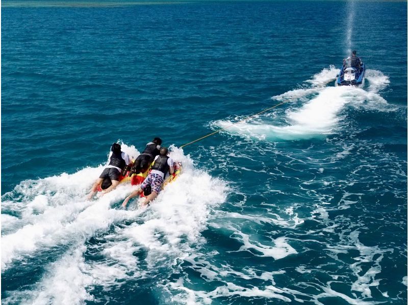 [Okinawa, Itoman] Have fun in the ocean of a deserted island with thrilling activities including clear sup, wakeboarding, and banana boats! 10 types of marine activities available for 90 minutes!の紹介画像