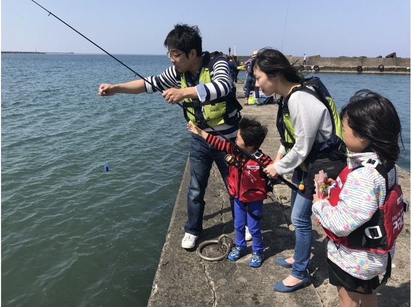 [Morning courses on weekends and public holidays] "Sea fishing experience class ★There's a prize for not going home ★" / Very popular with couples, families, and women ♪ / Includes service to cook any fish you catch!の紹介画像