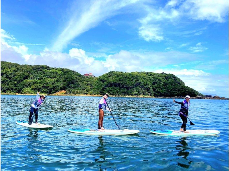 A woman enjoying SUP at "SeaIzu SUP & Kayak" on Sotoura Beach