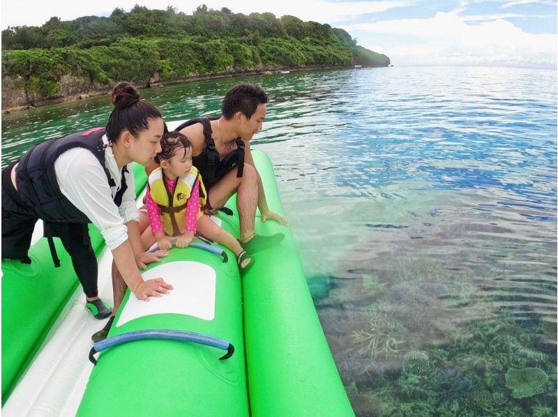 [Okinawa, Sesoko Island] A snorkeling tour on a banana boat in the sea where sea turtles live & one type of marine activity. Free 4K camera (GoPro) photography gift♪の紹介画像