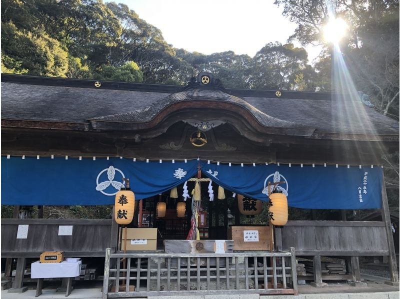 【地元ガイド付き】鳴無神社参拝と手ぶらイカダ釣り（ガイドが釣り初心者をサポート）の紹介画像