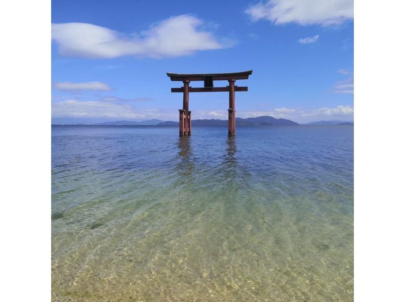 【시가·다카시마시】아름다운 물, 비와코 후베이에서 삽 체험. 시라 울 신사의 오도리이 앞에서 빛나 샷!の紹介画像