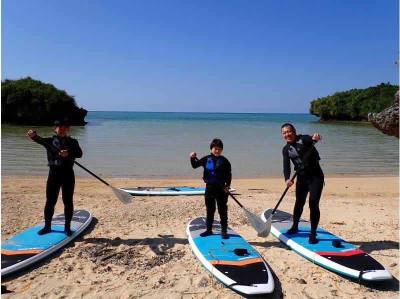[Okinawa, Onna Village/Maeda Cape area] Enjoy your summer vacation in the ocean of Okinawa! Enjoy the extremely "emotional" Maeda Blue! A fully-chartered SUP cruising tour!の紹介画像