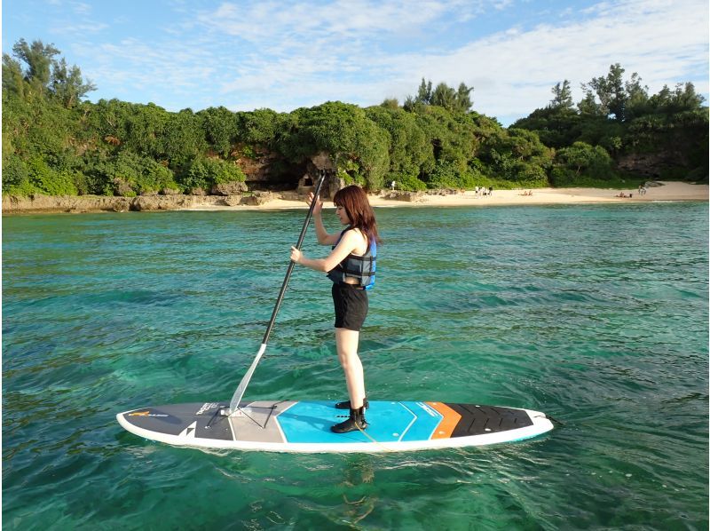[Okinawa, Onna Village/Maeda Cape area] Enjoy the ocean known as Maeda Blue! Private SUP cruising tourの紹介画像