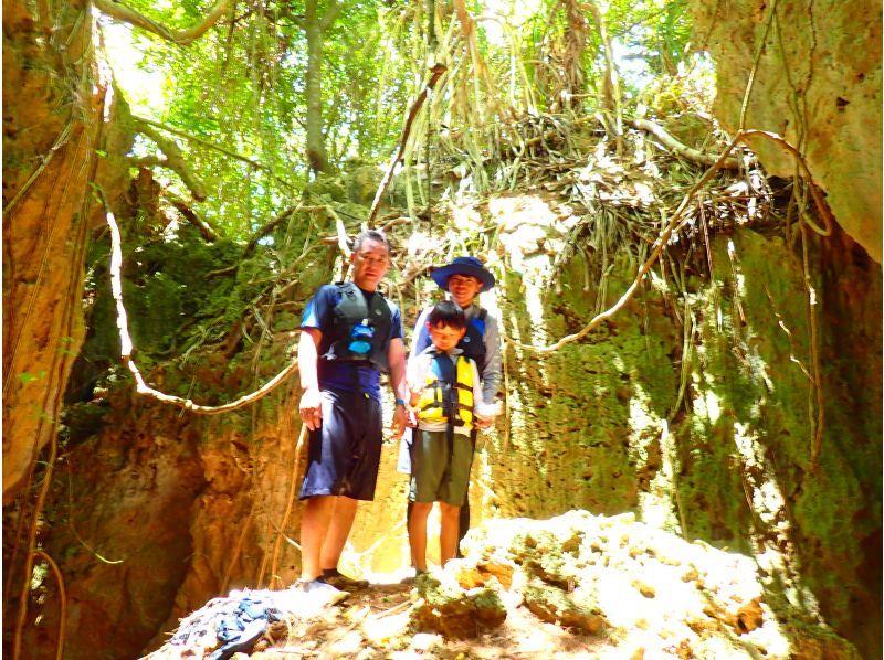 [Okinawa, Onna Village/Maeda Cape area] Enjoy the ocean known as Maeda Blue! Private SUP cruising tourの紹介画像