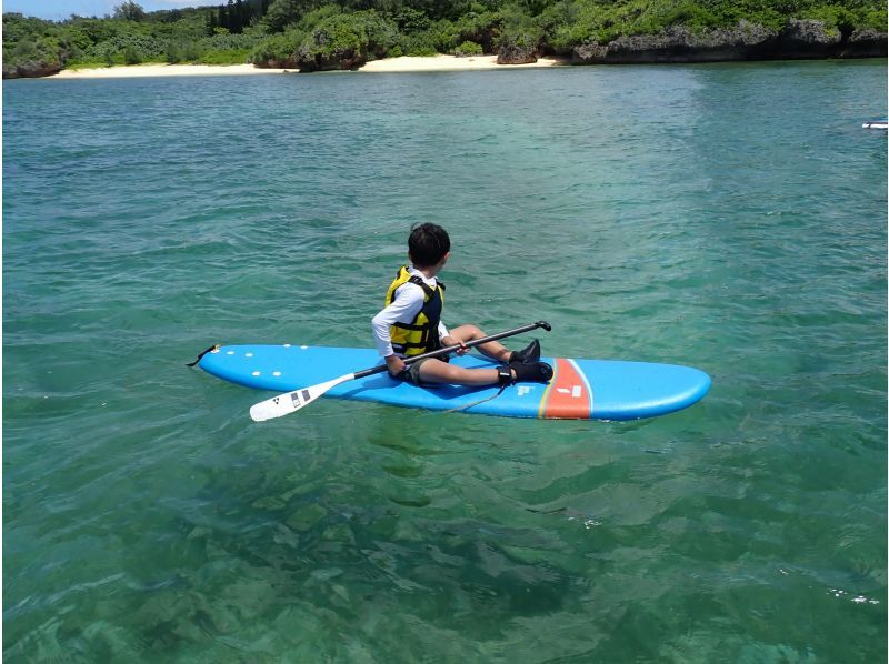 SALE! [Okinawa, Onna Village/Maeda Cape area] Private SUP cruising tour in the ocean with the highest transparency known as Maeda Blueの紹介画像