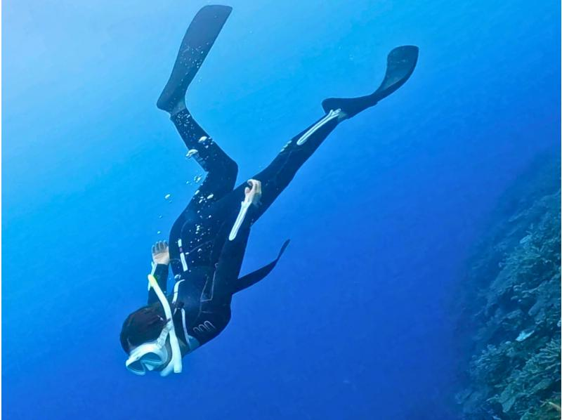 【奄美大島】海龜浮潛體驗之旅！免費水下影片禮物！團體和個人都可以！の紹介画像