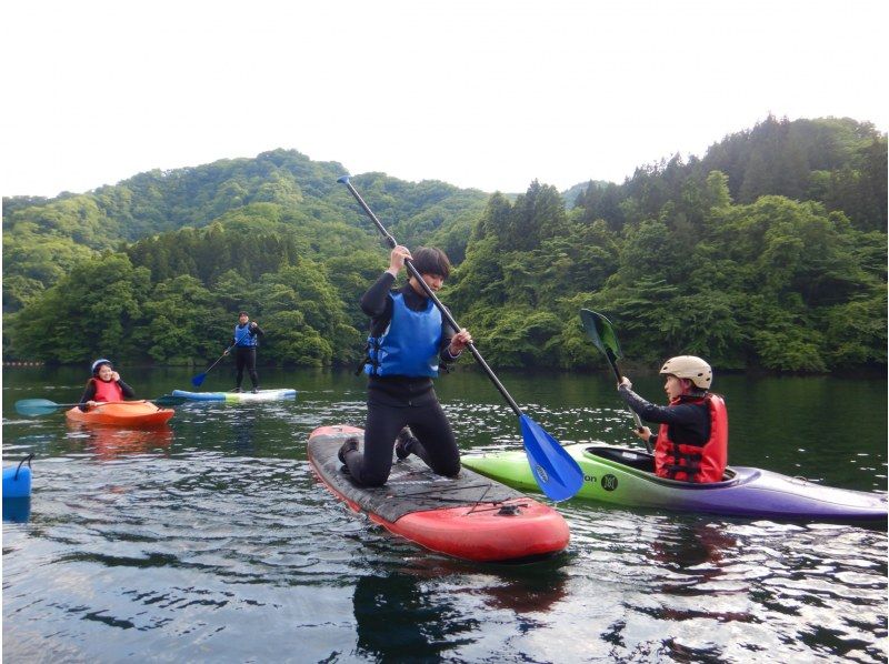 【軽井沢近郊・信州長野／関東群馬】軽井沢近くで SUP＆カヤック(急流川下り用1人乗)体験　◎半日で両方体験、乗り比べ　自然 観光 レジャーの紹介画像