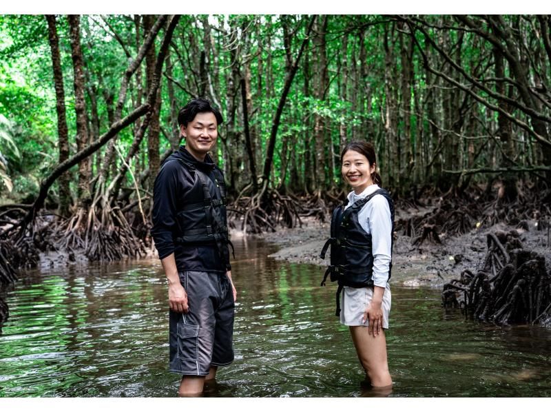 [Ishigaki Island / Limited to one group] Okinawa's first! Mangrove & ocean drone photography included! Mangrove that you can land on & crystal clear ocean SUP/canoe! Guided by a professional island photographerの紹介画像