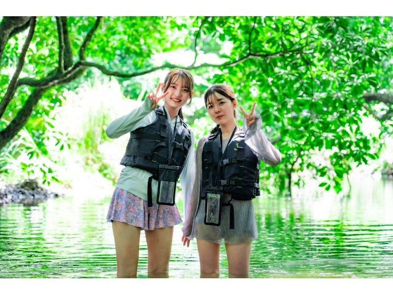 [Small group/SUP/Kayak] Ishigaki Island's first! Mangrove & ocean drone/SLR photography included! "Tropical rainforest and clear blue sea that you can land on" guided by a professional island photographerの紹介画像