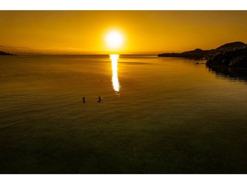 [Limited to one group per day - SUP/Kayak] Ishigaki Island's first! Superb sunset & natural monument mangrove drone and SLR camera photography included! Guided by a professional island photographer!の紹介画像