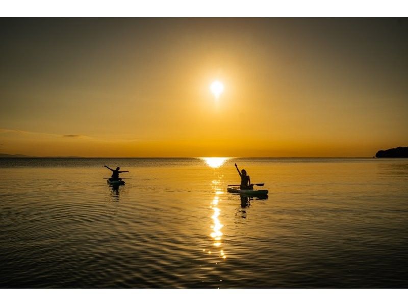 [Limited to one group per day - SUP/Kayak] Ishigaki Island's first! Superb sunset & natural monument mangrove drone and SLR camera photography included! Guided by a professional island photographer!の紹介画像