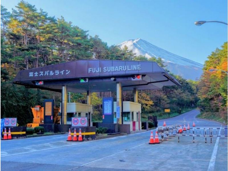 ひんやり絶景・鳴沢氷穴＆ 標高2,300m！富士山五合目バスツアー ～旬の果実 桃とメロンの スイーツビュッフェ&【029029-1298】の紹介画像