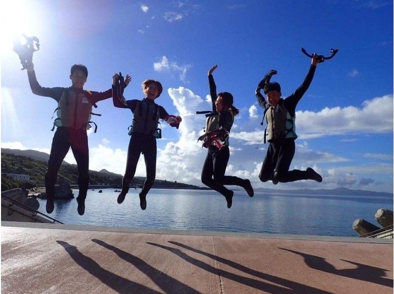 【沖繩北部】即使在冬季也能游泳！大猩猩灘浮潛♪ 免費冬季潛水衣租借！推薦初學者♪の紹介画像