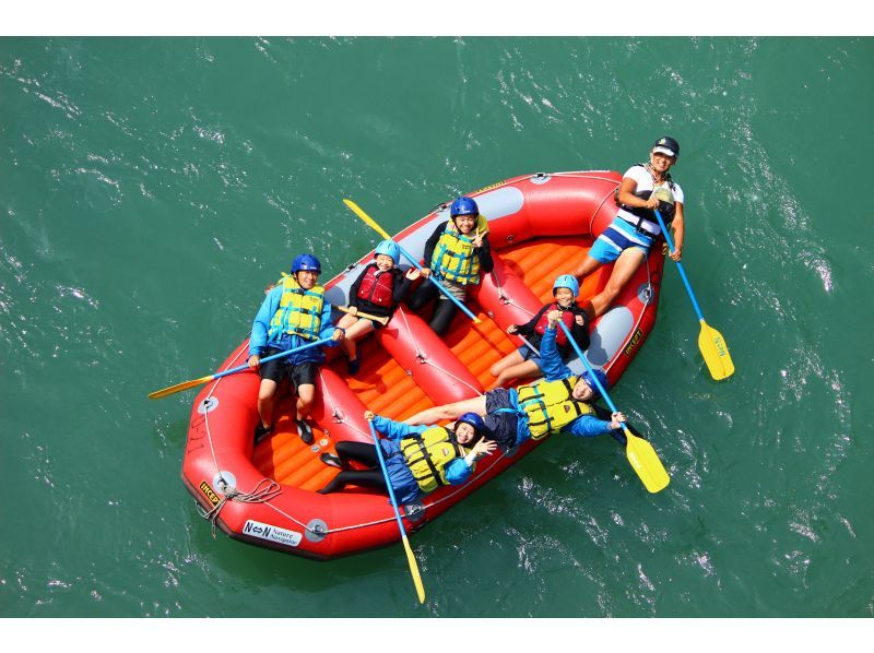 [Saitama Prefecture, Chichibu Nagatoro, Rafting] 5 minutes walk from Nagatoro Station! Long courses are OK for 1st graders! Cameras allowed! Elementary school fee applies. River rafting in the scenic Nagatoro valleyの紹介画像