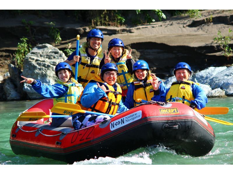 [Saitama Prefecture, Chichibu Nagatoro, Rafting] 5 minutes walk from Nagatoro Station! Long courses are OK for 1st graders! Cameras allowed! Elementary school fee applies. River rafting in the scenic Nagatoro valleyの紹介画像