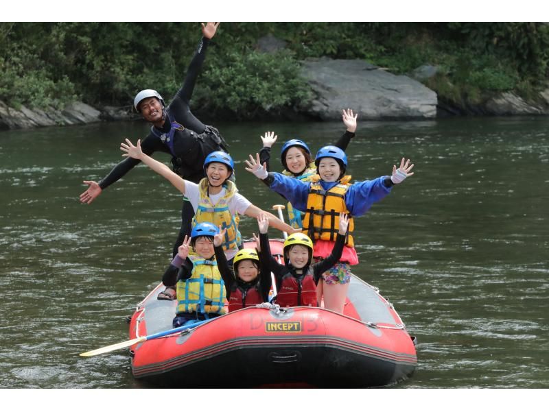 [Saitama Prefecture, Chichibu Nagatoro, Rafting] 5 minutes walk from Nagatoro Station! Long courses are OK for 1st graders! Cameras allowed! Elementary school fee applies. River rafting in the scenic Nagatoro valleyの紹介画像