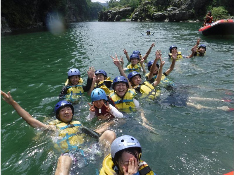 [Saitama Prefecture, Chichibu Nagatoro, Rafting] 5 minutes walk from Nagatoro Station! Long courses are OK for 1st graders! Cameras allowed! Elementary school fee applies. River rafting in the scenic Nagatoro valleyの紹介画像