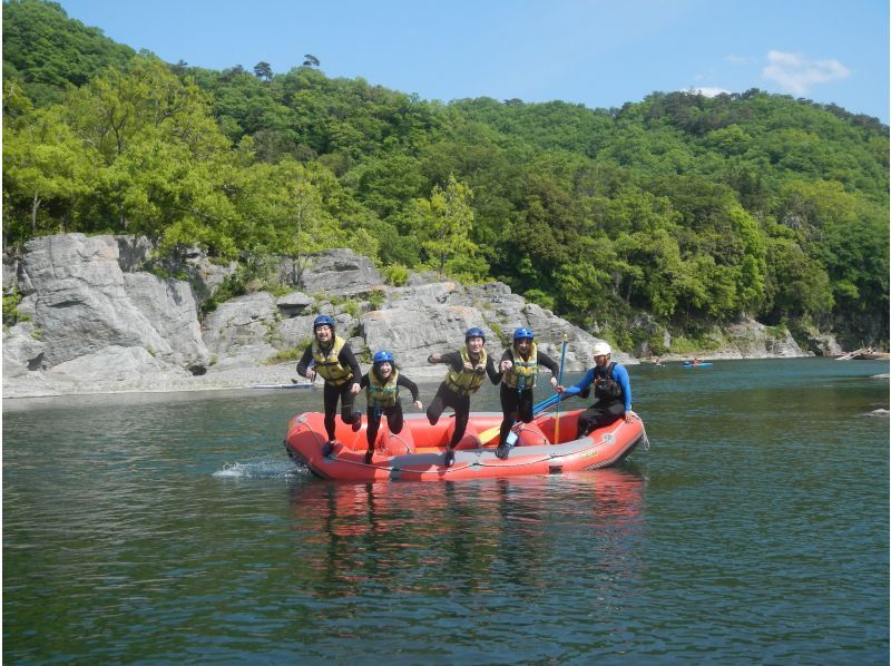 長瀞駅から徒歩5分！ロングコースを1年生から！カメラ持ち込みOK！エアコン付き更衣室・温水シャワー【埼玉県・秩父長瀞・ラフティング】の紹介画像