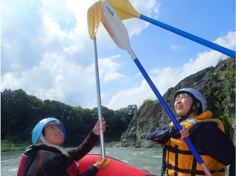 長瀞駅から徒歩5分！ロングコースを1年生から！カメラ持ち込みOK！エアコン付き更衣室・温水シャワー【埼玉県・秩父長瀞・ラフティング】の紹介画像