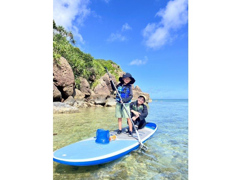 【1組様貸切/３時間】南の島でSUP体験！透明度抜群な海でたっぷり遊ぼう！女性ガイドが担当/送迎・写真込み/手ぶら参加OKの紹介画像
