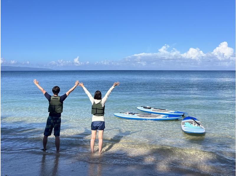 【1組様貸切/３時間】南の島でSUP体験！透明度抜群な海でたっぷり遊ぼう！女性ガイドが担当/送迎・写真込み/手ぶら参加OKの紹介画像