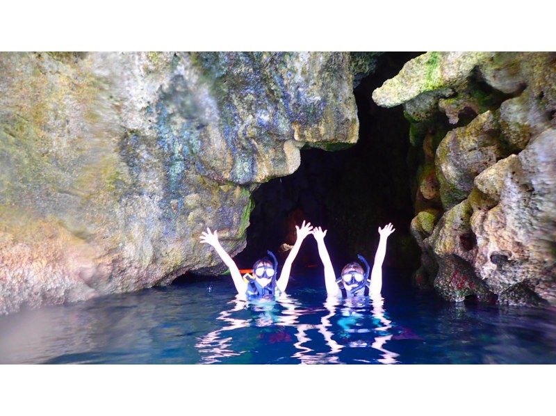 A one-day plan for three of Okinawa's best sea activities! [Two types of jet marine sports] + [Blue cave snorkeling] + [Okinawa Shisa parasailing]  の紹介画像