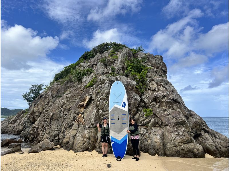 【１組様貸切/３時間半】石垣島の海を半日で満喫！トロピカルSUP＆シュノーケリング！女性ガイドが担当/送迎・写真込み/手ぶら参加◎の紹介画像
