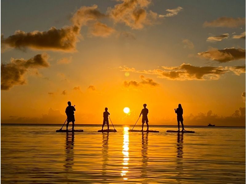 【1組様貸切/3時間】夕暮れSUPで特別な体験を！おすすめサンセットスポットでゆったり時間！女性ガイドが担当/送迎・写真込み/手ぶら参加◎の紹介画像