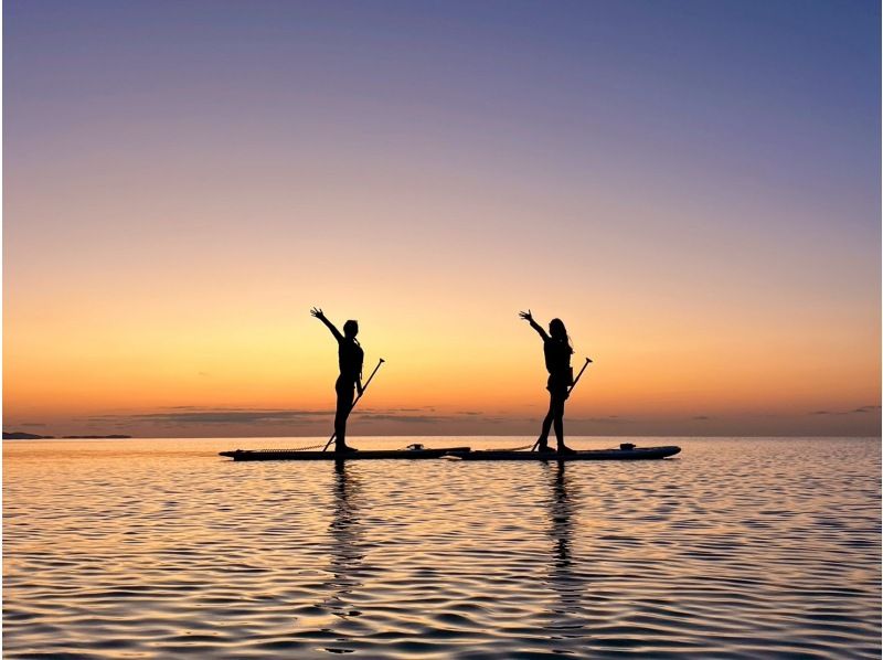 【1組様貸切/3時間】夕暮れSUPで特別な体験を！おすすめサンセットスポットでゆったり時間！女性ガイドが担当/送迎・写真込み/手ぶら参加◎の紹介画像