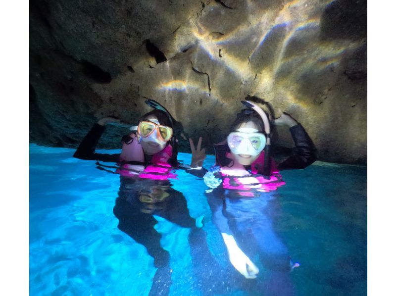 Get ahead of summer!! [Blue Cave] Blue Cave Snorkeling Experience Plan ☆ Make memories at a great price with an all-inclusive plan with no additional fees♪の紹介画像