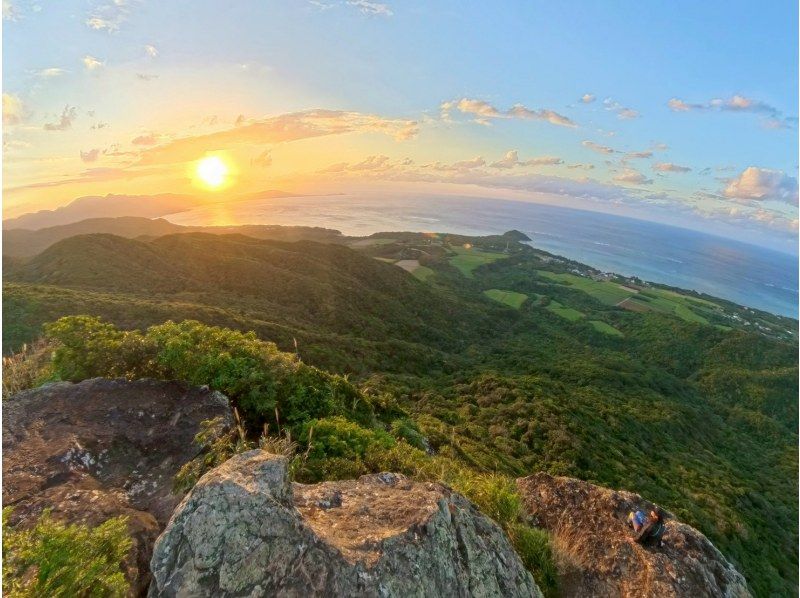 【1組様貸切/3時間】お手軽★絶景の山頂を目指すトレッキングツアー！女性ガイドが担当/送迎・写真込み/手ぶら参加OKの紹介画像