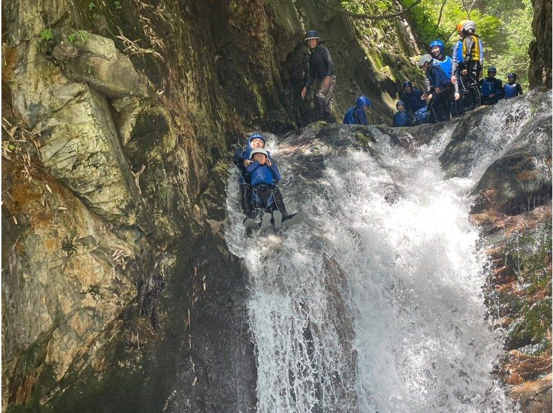 [Limited until the end of June ☆ Last minute reservations accepted] Half price for the second and subsequent elementary school children! Children want to have lots of fun! [Gunma Minakami Canyoning]の紹介画像