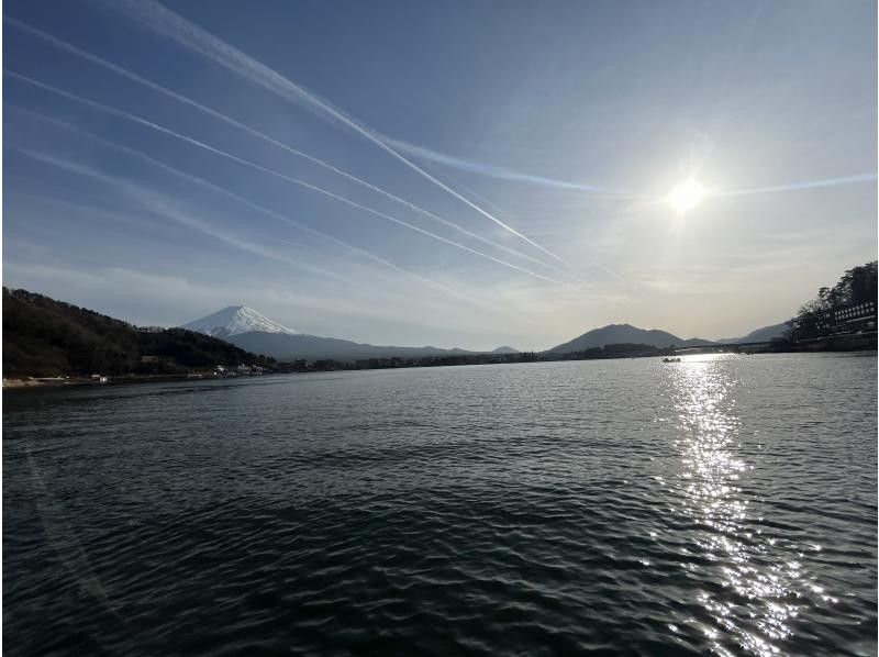 [ยามานาชิ/ทะเลสาบคาวากุจิ] ล่องเรือชมภาพพร้อมชมภูเขาไฟฟูจิมรดกโลกの紹介画像