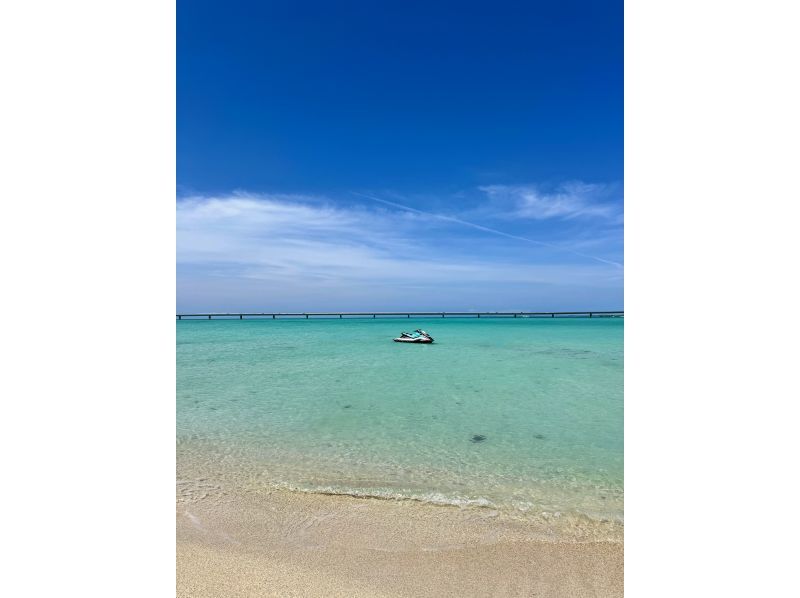 【沖縄・宮古島】ジェットスキーで行くユニの浜ツアー、透明な海と白砂の楽園へ出発★全身で海風を感じて気分爽快で贅沢な時間！ツーリングあり！の紹介画像