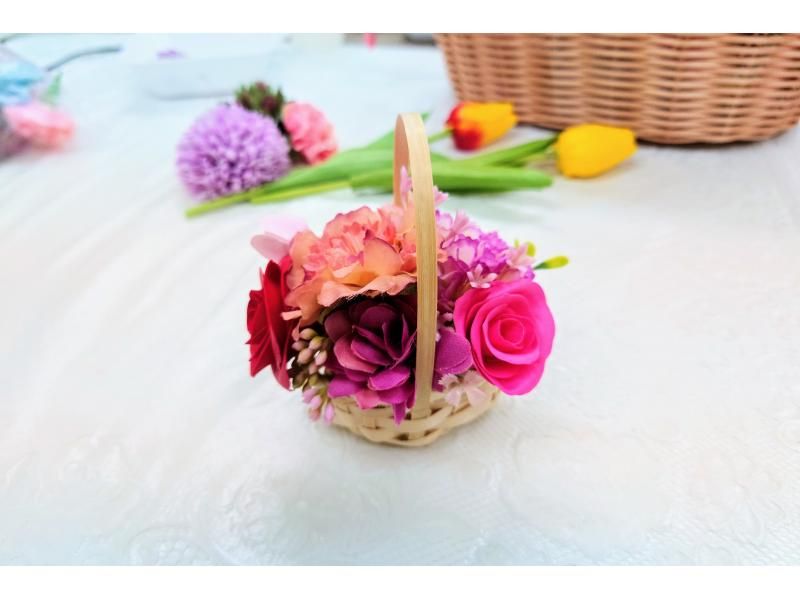 【香りの花かご】小さくて可愛い♪　デスク・玄関・お手洗いに飾って香るお花のインテリア！母の日にも♪ 当店オリジナルメニュー の紹介画像