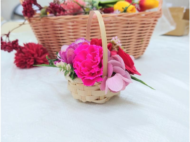 【香りの花かご】小さくて可愛い♪　デスク・玄関・お手洗いに飾って香るお花のインテリア！母の日にも♪ 当店オリジナルメニュー の紹介画像
