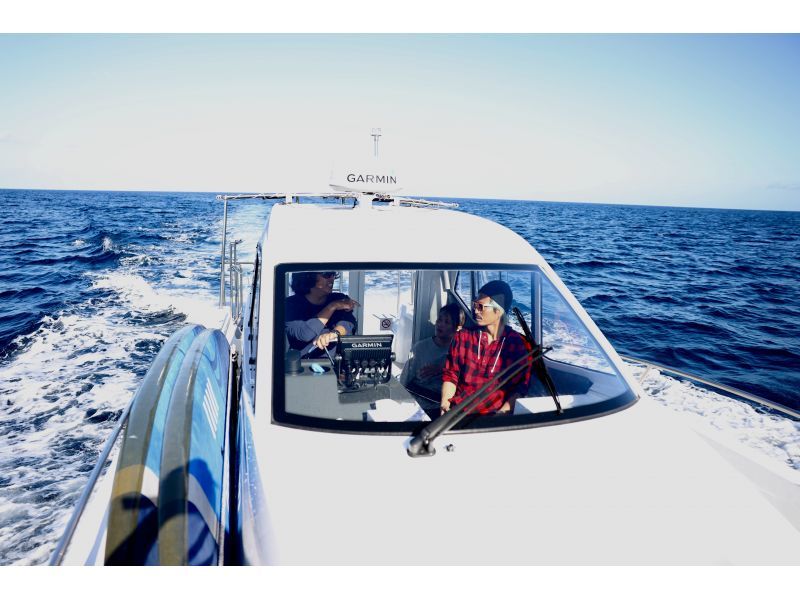 [จาก Chatan/Kerama] เช่าเรือสำหรับครอบครัวหรือกลุ่มของคุณ! Kerama Fishing & Snorkeling! รวมการเช่ารูปภาพ! เดิน 5 นาทีจากหมู่บ้านอเมริกัน! ครึ่งวันสูงสุด 8 คนの紹介画像