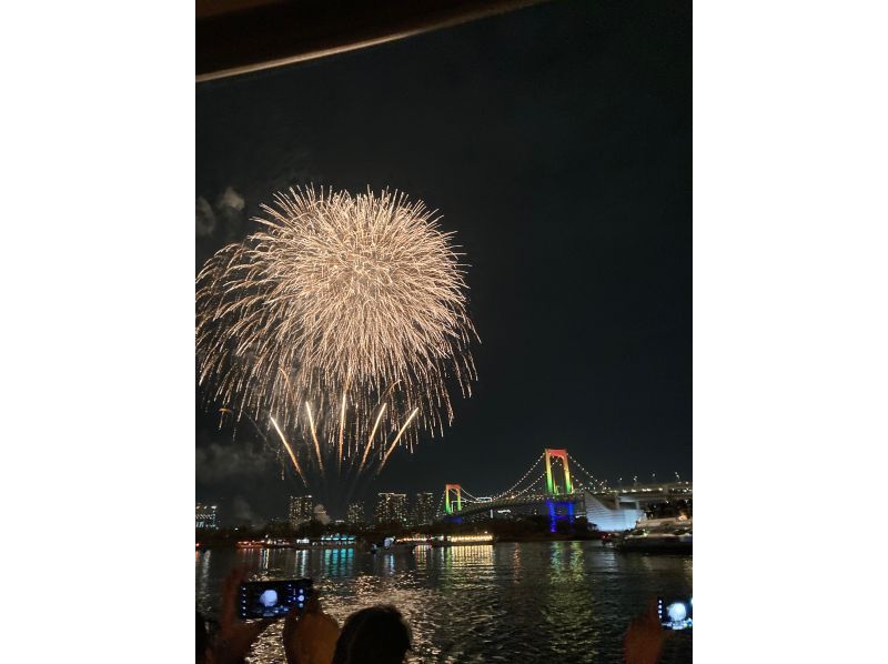 [โตเกียว/โอไดบะ] ดอกไม้ไฟเกาะโอไดบะสตาร์! วันที่ 1 และ 2 มิถุนายน เพลิดเพลินกับการล่องเรือชมดอกไม้ไฟโดยเช่าเหมาลำの紹介画像