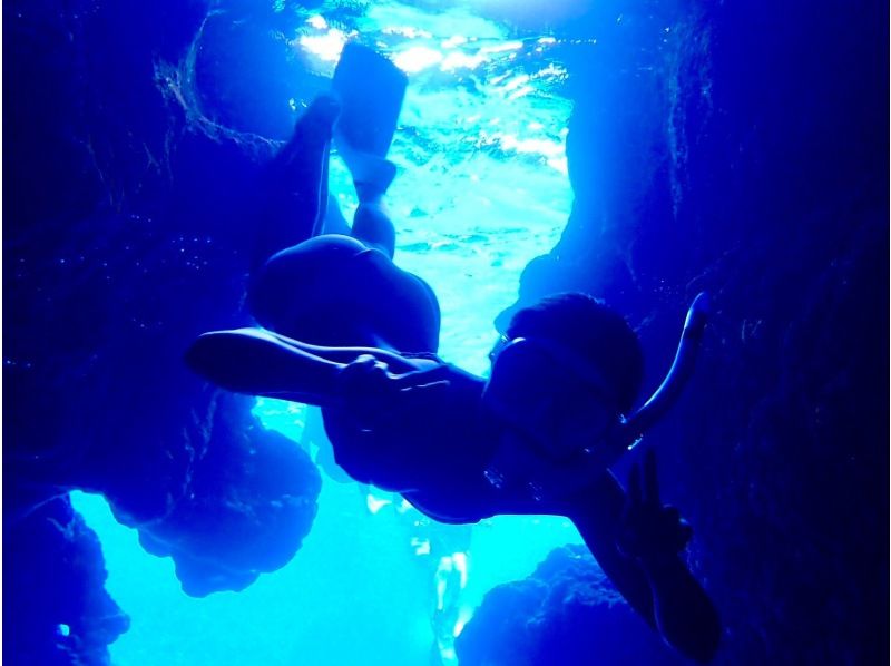 [Miyakojima/Irabujima] Pick-up service available! Blue cave "Sapphire Cave" exploration & snorkeling & spectacular beach SUP/canoeing ★ Free photo data/equipment!の紹介画像