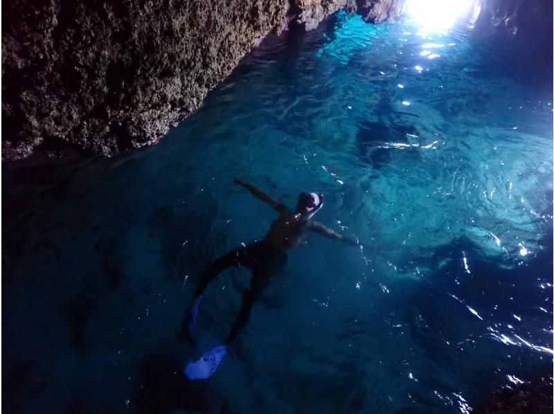 [Miyakojima/Irabujima] Pick-up service available! Blue cave "Sapphire Cave" exploration & snorkeling & stunning beach SUP/canoeing ★ Free photo data!の紹介画像