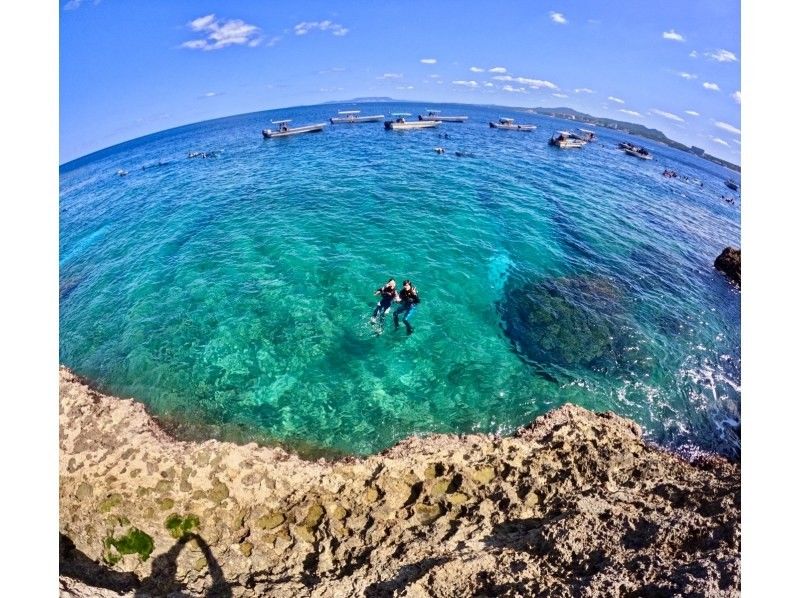 [Okinawa Blue Cave] [Snorkeling tour] [Get a free photo of yourself in the Blue Cave! Free fish feeding! Cheapest in the area!]の紹介画像
