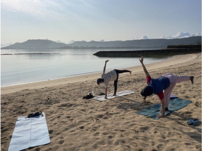 [Southern Okinawa/30 minutes from Naha] Limited to one group! Luxurious beach with beautiful sunrise! Sunrise beach yoga on the east coastの紹介画像