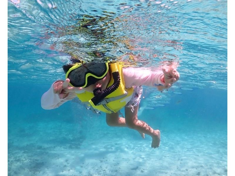 [Okinawa, Miyakojima] A classic: 100% chance of encountering sea turtles! A fun snorkel tour with friends to see sea turtles. Free photo data!の紹介画像