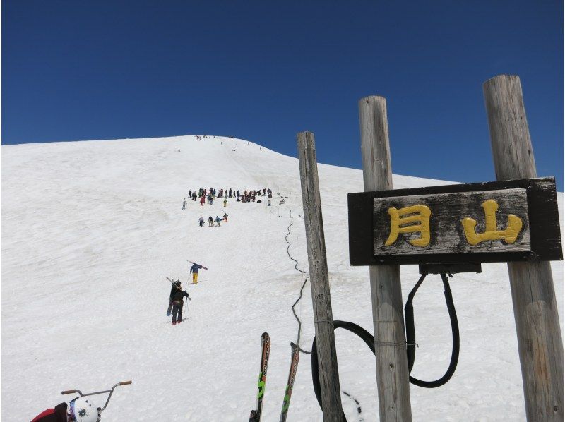 【山形｜月山】6月まで滑れる!!夏スノーボードを楽しもう!!※お泊りのホテルからスキー場まで送迎付きの紹介画像