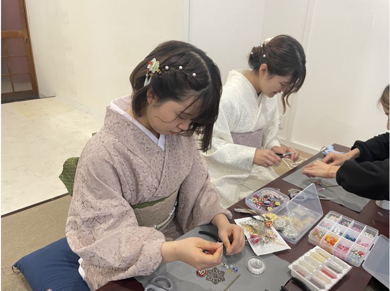 [10 minutes walk from Kiyomizu-dera Temple, Kyoto] Make your own hairpin! Experience making accessories that will touch Japanese culture♪の紹介画像