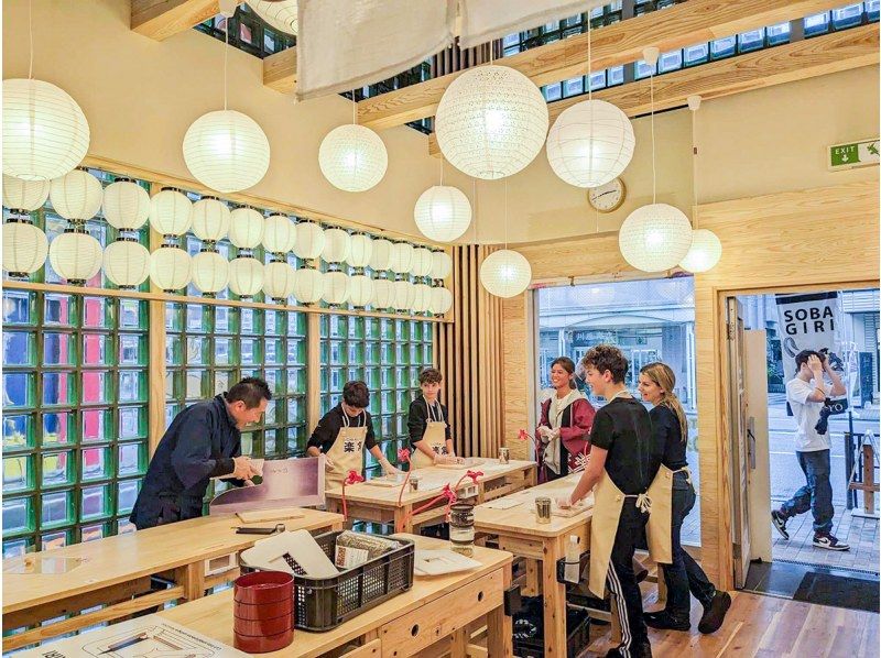 [Tokyo Asakusa Kappabashi] Experience Big soba knife soba making classの紹介画像