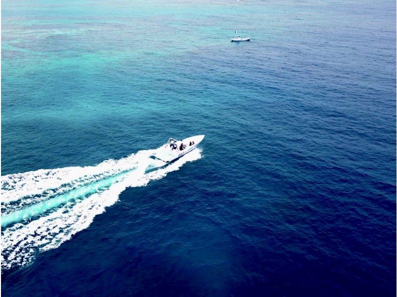 【沖繩古宇利島】「滑翔傘+船浮潛」【愛之島】心形岩上空漫步～沖繩最長繩索200公尺！有兒童價☆の紹介画像