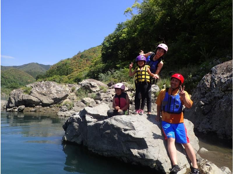 [โคจิ / แม่น้ำชิมันโตะ] ล่องแก่ง ทัวร์ประสบการณ์ 1 วันสนุกไปกับมัน! เพลิดเพลินกับคอร์สล่องแก่งและซุปต่างๆの紹介画像