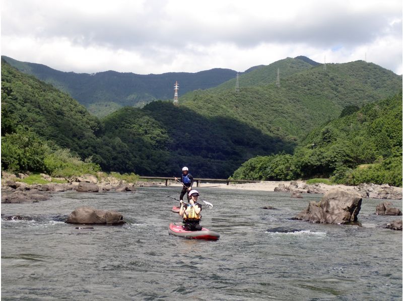 [โคจิ / แม่น้ำชิมันโตะ] สัมผัสประสบการณ์ SUP แม่น้ำชิมันโตะแม่น้ำที่น่าตื่นเต้นของการพายเรือ! ระดับความยาก★★☆2024 Super Summer Saleの紹介画像